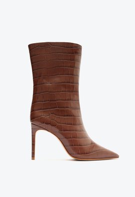 BOTA MARY SALTO FINO CANO MÉDIO VERMELHO